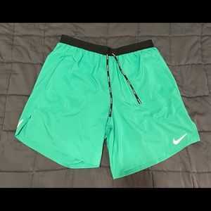 Nike Flex Stride Athletic Shorts w/Inside Liner 7-in